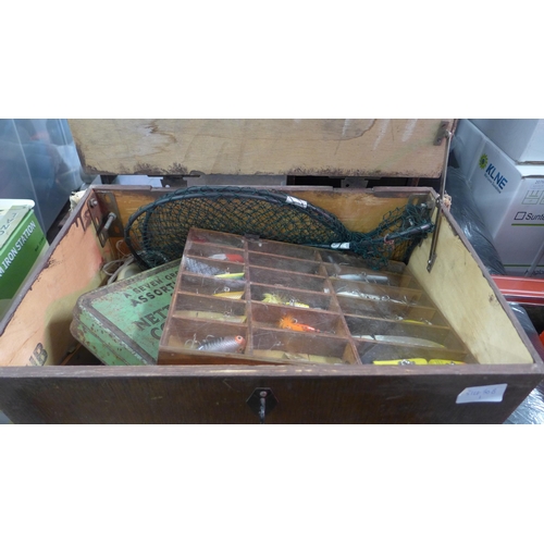 2077 - Vintage wooden fishing box with approx. 50 items of fishing tackle includes bait, floats, etc.