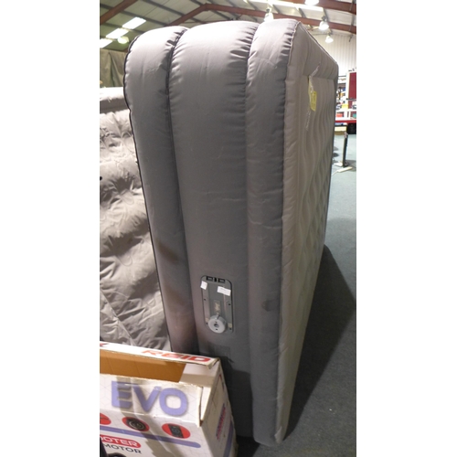 3035 - Sealy Fortech Airbed with built in pump      (276-172)  * This lot is subject to vat