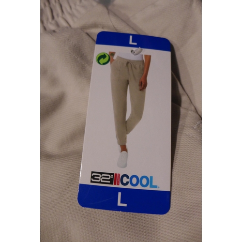 3120 - 10 Pairs of women's 32° Cool cream joggers, size L * this lot is subject to VAT