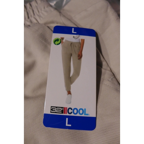 3122 - 10 Pairs of women's 32° Cool cream joggers, size L * this lot is subject to VAT