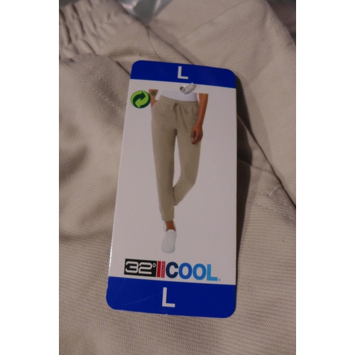 3125 - 6 Pairs of women's 32° Cool cream joggers, size L * this lot is subject to VAT