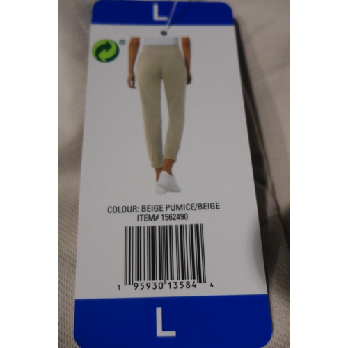 3125 - 6 Pairs of women's 32° Cool cream joggers, size L * this lot is subject to VAT