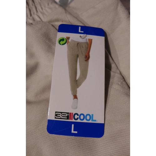 3126 - 10 Pairs of women's 32° Cool cream joggers, size XL * this lot is subject to VAT