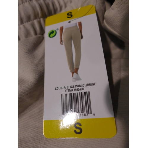 3127 - 5 Pairs of women's 32° Cool cream joggers, mixed size * this lot is subject to VAT