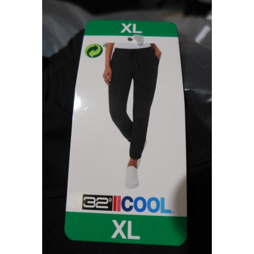 3130 - 10 Pairs of women's 32° Cool black joggers, size XL * this lot is subject to VAT