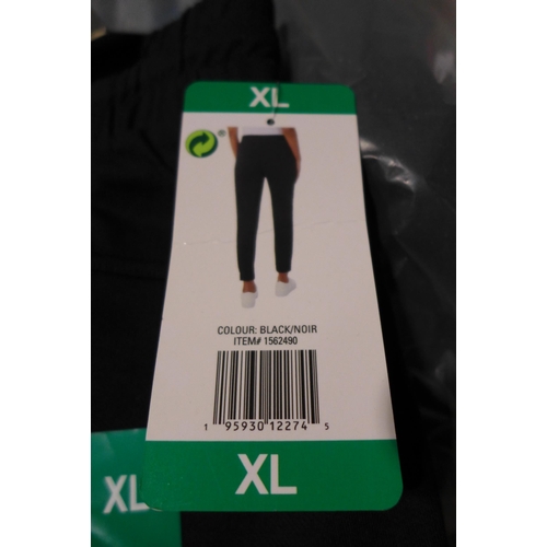 3131 - 10 Pairs of women's 32° Cool black joggers, size XL * this lot is subject to VAT