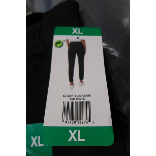 3133 - 10 Pairs of women's 32° Cool black joggers, size XL * this lot is subject to VAT