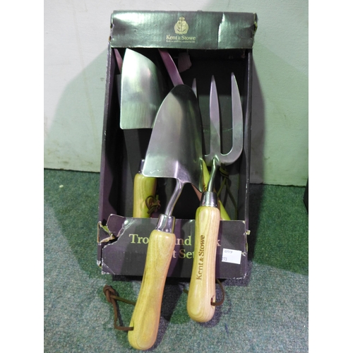 3248 - Vitae slade Planter 50Cm  and 2 x Kent & Stowe Handtool Sets ( trowel and fork )(276-87,90,91)  * Th... 