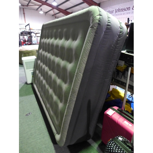 3265 - Sealy Fortech Airbed  with built in pump     (276-89)  * This lot is subject to vat