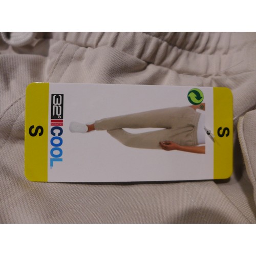 3127 - 5 Pairs of women's 32° Cool cream joggers, mixed size * this lot is subject to VAT