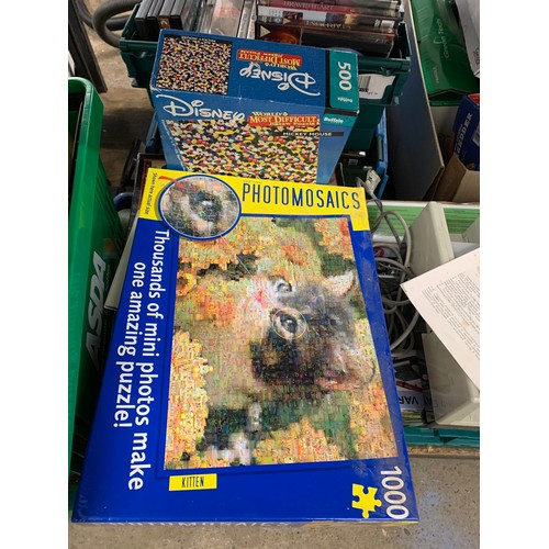 2079 - Approx 25 jigsaw puzzles, pictures and games