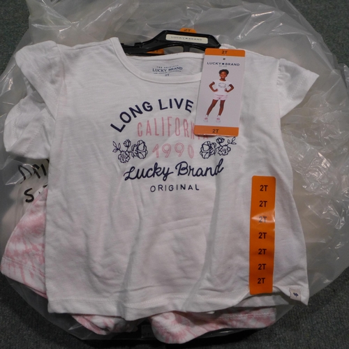 3402 - 10 Girls Lucky Brand shorts & T-shirt sets mixed sizes * this lot is subject to VAT