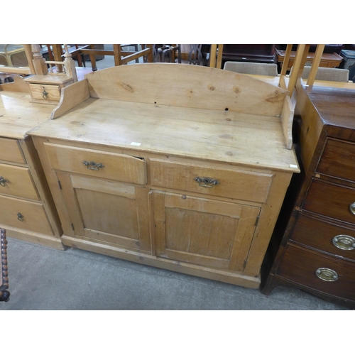 218 - A Victorian waxed pine washstand