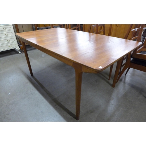 23 - A McIntosh teak T3 extending dining table