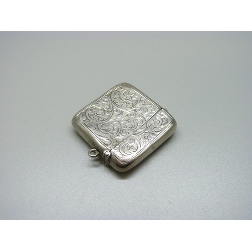 1009 - A silver vesta case, 29g