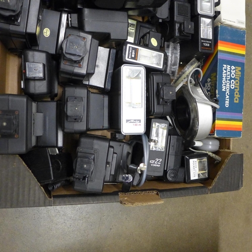 1200 - A box of over 30 camera flashguns, various makers **PLEASE NOTE THIS LOT IS NOT ELIGIBLE FOR POSTING... 