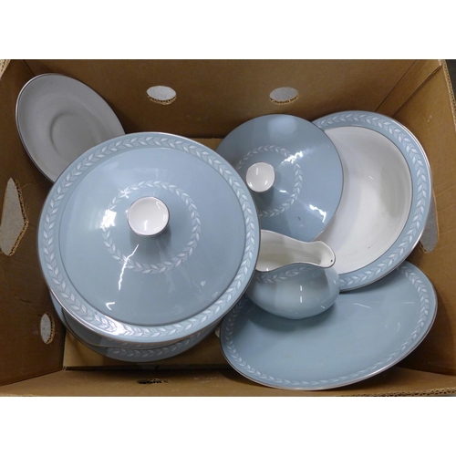 1212 - A box of Royal Doulton dinnerwares **PLEASE NOTE THIS LOT IS NOT ELIGIBLE FOR POSTING AND PACKING**