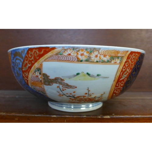 601 - An early 19th Century Oriental porcelain bowl