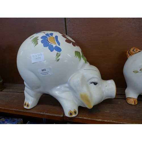 603 - Three graduated ceramic piggy banks