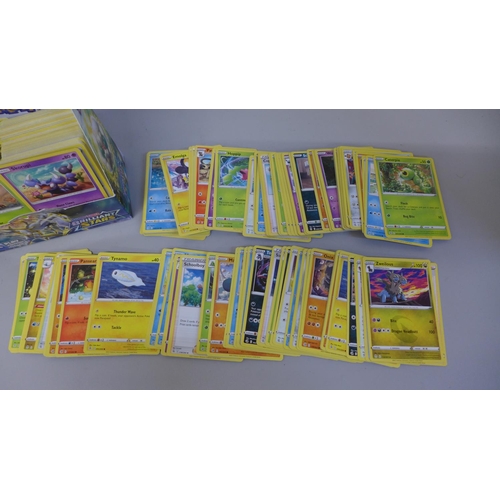 629 - 400 Pokemon cards including holographic