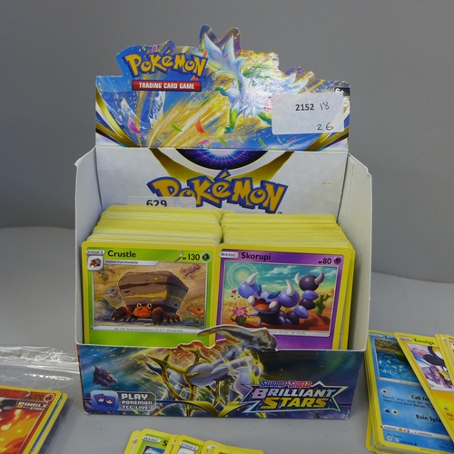 629 - 400 Pokemon cards including holographic