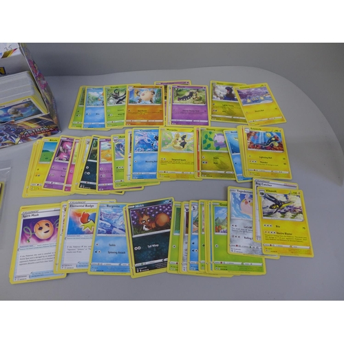 633 - 400 Pokemon cards including holographic