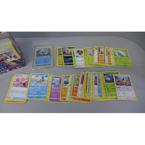 635 - 400 Pokemon cards including holographic