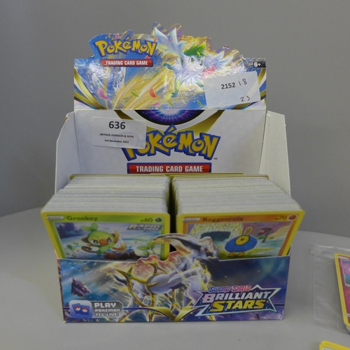 636 - 400 Pokemon cards including holographic