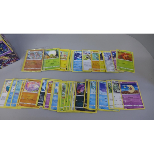 638 - 400 Pokemon cards including holographic