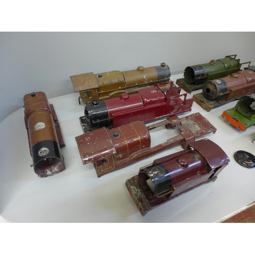 665 - Nine Hornby O gauge tinplate locomotive bodies, all a/f