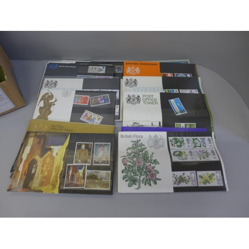 683 - Stamps; pre and post decimal GB presentation packs (67)