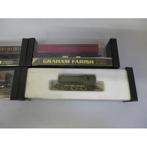 684 - A Graham Farish model raliway N gauge pannier tank engine and three coaches (boxed)