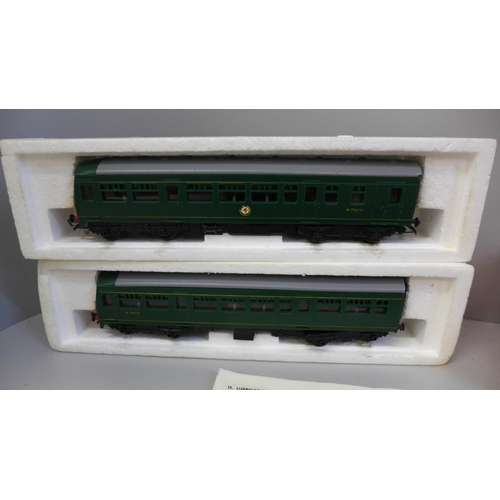 688 - A Tri-ang Wrenn OO gauge 8F 2-8-0 locomotive and tender and a R.157 diesel railcar power and trailin... 