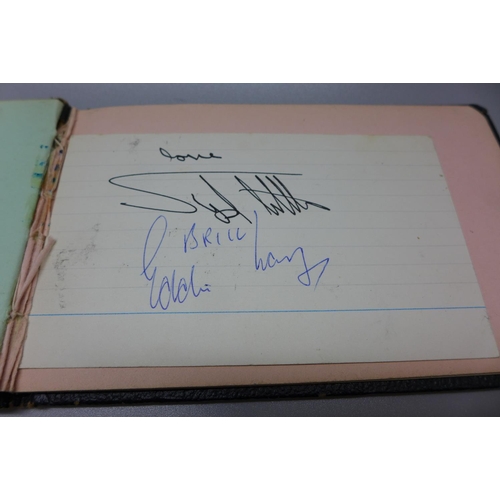 783 - An autograph book containing signatures of Coronation Street cast, 1970's Gerry Dorsey, Billy Two-Ri... 