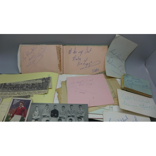 798 - An autograph book and photographs of 1960's Manchester United