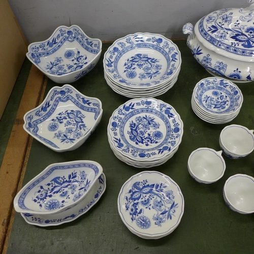 807 - A box of Hutschenreuther blue and white porcelain