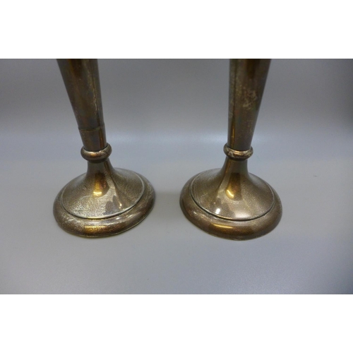 840 - A pair of silver vases with weighted bases, 1496g gross