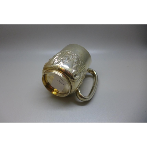 842 - A silver Christening mug, London 1896, 146g