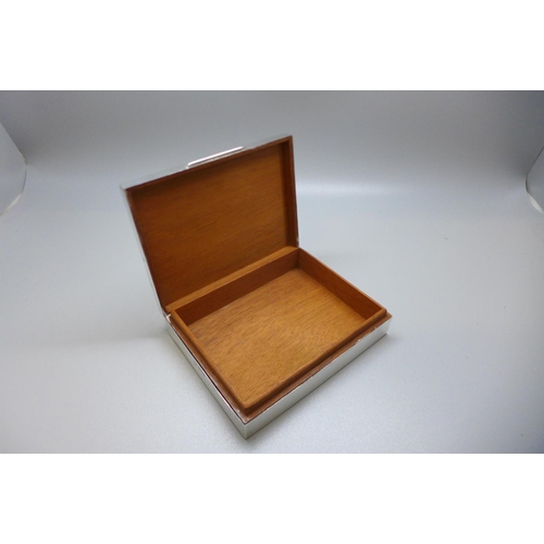 843 - A silver engine turned cigarette box, cedar lined, Sheffield 1935, Viners Ltd, 235g