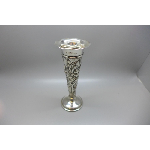 849 - A silver Art Nouveau vase, London 1902, William Comyns, weighted base, 130g