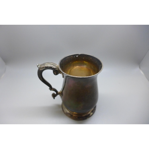 851 - A George III silver mug, London 1763, maker W.P, 413g