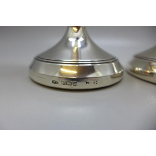 854 - A pair of silver candlesticks, Birmingham 1986, weighted bases, 270g