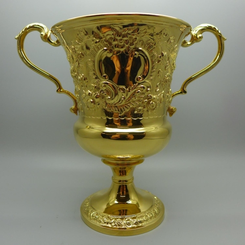 857 - A George IV silver gilt trophy, Sebastian Crespel II, London 1829, 445g, 165mm