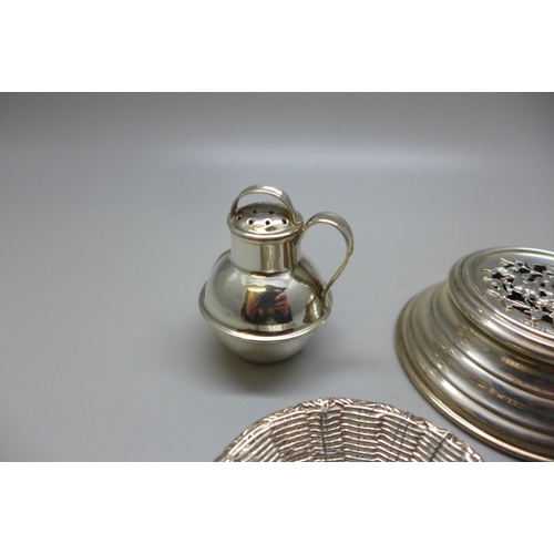 860 - A small silver salt, silver dish and silver pot pourri, 45g