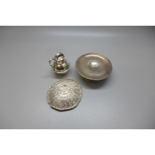 860 - A small silver salt, silver dish and silver pot pourri, 45g