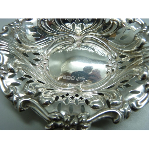 861 - A pair of embossed silver dishes, 56g