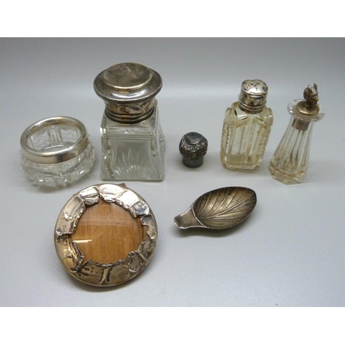 869 - Assorted items of scrap silver including silver rimmed salt and scent bottle