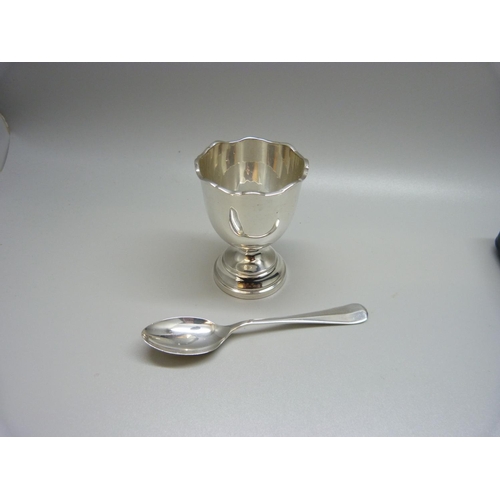 872 - A pair of Victorian silver ladles, London 1846, maker CL, 125g