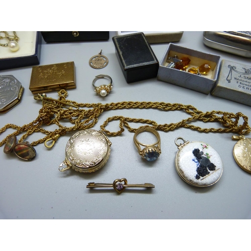 899 - Assorted jewellery, etc.