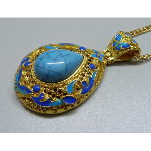 902 - An enamelled pendant and chain